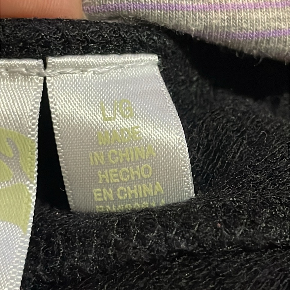 Green Tea Black Comfortable Capris - Picture 9 of 10